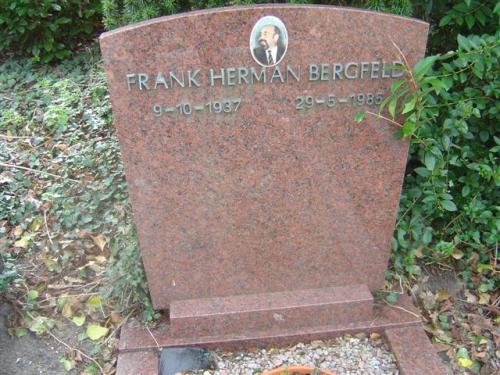 1985 - Grafsteen Frank Herman Bergfeld - Begraafplaats Bennebroek