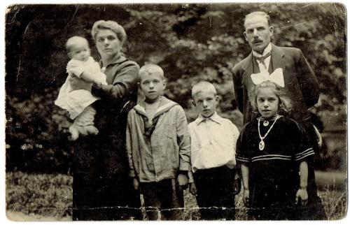 1922 - Gezin Jan Hendrik Bergveld (geb. 18-2-1889) en Maria Geertruida Rumbrink