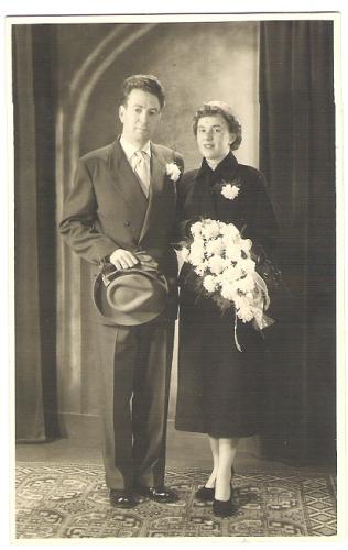 1955 - Trouwfoto Elisabeth Bergveld (geb. 23-5-1933) en Coenraad van Kasteel