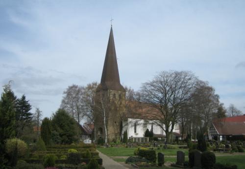 2008 - Kerk met kerkhof te Menslage, Duitsland