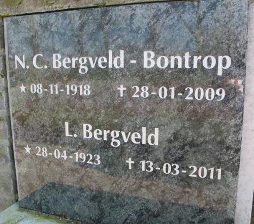 2009 - Grafsteen Laurens Bergveld (geb. 28-4-1923) en Neeltje Catherina Bontrop - Begraafplaats Culemborg