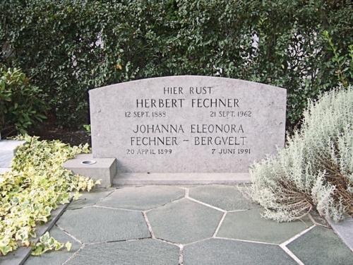 1962 - Grafsteen Johanna Eleonora Bergvelt en Herbert Fechner - Begraafplaats Den Haag
