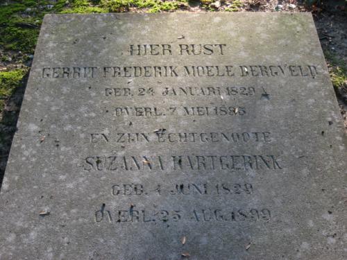1895 - Grafsteen Gerrit Frederik Moele Bergveld en Susanna Hartgerink - Begraafplaats Oosterbeek
