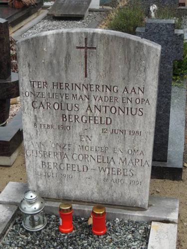1981 - Grafsteen Carolus Antonius Bergfeld en Gijsberta Cornelia Maria Wiebes - Begraafplaats Amsterdam