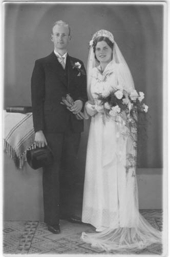 1942 - Trouwfoto Margaretha van Steenderen de Kok en Marie Johannes de Kort