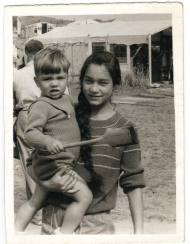 1957- Charles Johannes Antonius van Steenderen de Kok en tante Yvonne Vendrig te Katwijk aan zee