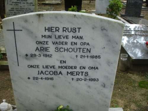 1985 - Grafsteen Arie Schouten en Jacoba Merts - begraafplaats Soesterberg