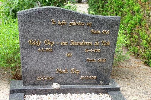 2016 - Grafsteen Alida van Steenderen de Kok en Jan Hendrik Otto Dop -  begraafplaats Eemnes